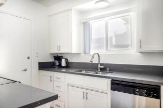 Blueground Westwood balcony nr UCLA LAX-1397 - 5