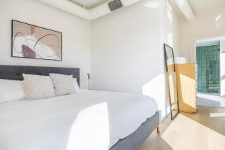 Blueground East Hollywood balcony nr Echo Park LAX-1336 - 3