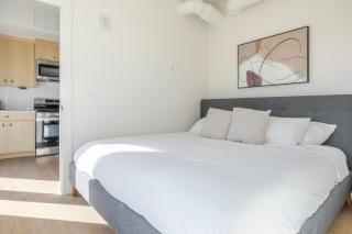 Blueground East Hollywood balcony nr Echo Park LAX-1336 - 1