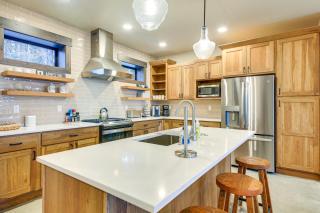 Luxury Ski Home with Hot Tub on Schweitzer Mountain - 9