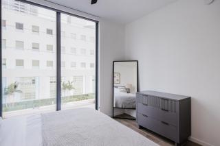 Blueground Coral Gables pool wd nr Vizcaya MIA-125 - 3