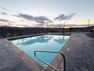 Luxury Black Rock Resort Suite Unit B - 8