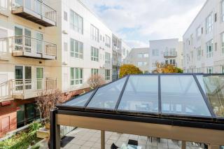 Blueground West Bellevue balcony nr Bellevue Park SEA-972 - 5