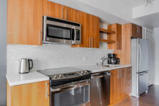 Blueground West Bellevue balcony nr Bellevue Park SEA-972 - 3