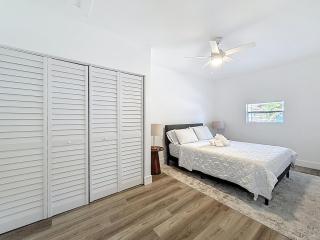 3BR Lake Front Getaway - 7