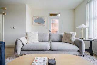 Blueground Northwest Bellevue balcony nr Bellevue Park SEA-978 - 9