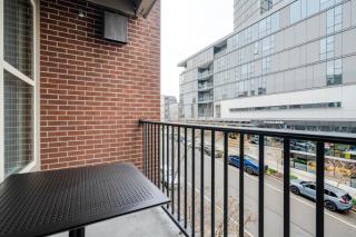 Blueground Northwest Bellevue balcony nr Bellevue Park SEA-978 - 7