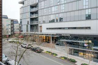 Blueground Northwest Bellevue balcony nr Bellevue Park SEA-978 - 5