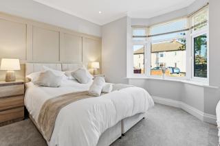 4-Bed Home Near Chester Centre Parking - 1