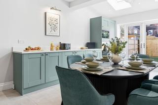 4-Bed Home Near Chester Centre Parking - 7