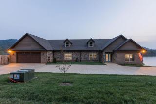 Lakefront Retreat in Mooresburg - 3