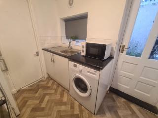 Sunderland 5 Bedroom House - 8