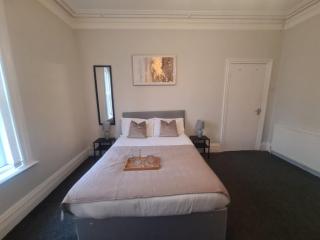 Sunderland 5 Bedroom House - 3