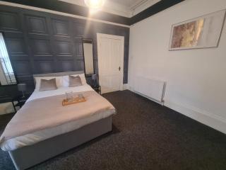 Sunderland 5 Bedroom House - 1