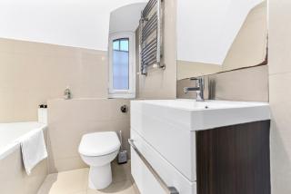 Beautiful 3 Bed 3 bath in Edgeware Road - 2