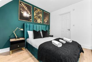 Beautiful 3 Bed 3 bath in Edgeware Road - 1