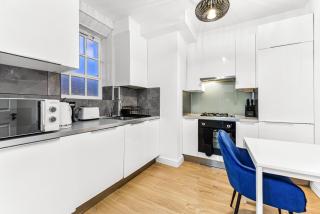 Beautiful 3 Bed 3 bath in Edgeware Road - 8