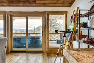 Luxe Cabin w/Hot Tub and Amazing Views - 5