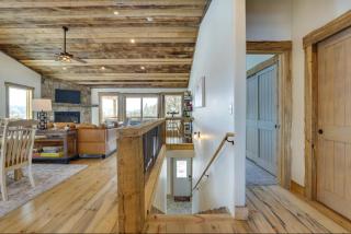 Luxe Cabin w/Hot Tub and Amazing Views - 6