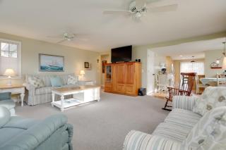Westerly Retreat ~ 1/4 Mi to Private Beach! - 6