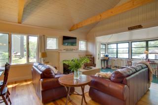 Peaceful Long Pond Cottage with Dock and Views - 7