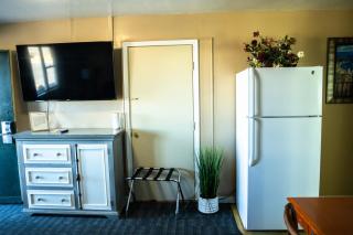 Yellowstone Motel - 6