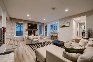 Lux life! Central location for business or play! - 5