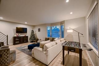 Lux life! Central location for business or play! - 8