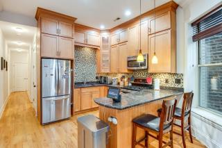 6 Mi to Dtwn Chicago Dog-Friendly Gem with Hot Tub! - 9