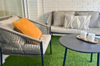 Spacious 3 bedroom renovated property 500 m from the beaches - 9