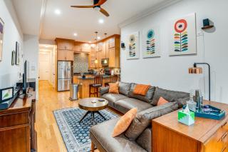 6 Mi to Dtwn Chicago Dog-Friendly Gem with Hot Tub! - 4