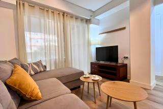 Spacious 3 bedroom renovated property 500 m from the beaches - 4