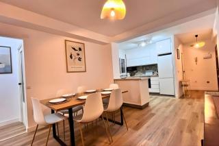 Spacious 3 bedroom renovated property 500 m from the beaches - 3