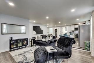 4 Mi to MetLife Stadium Chic Wallington Unit! - 0