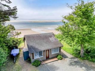 Happy Camp Beachfront Cabin - 7