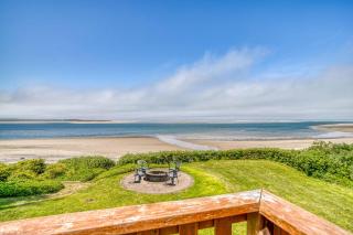 Happy Camp Beachfront Cabin - 4