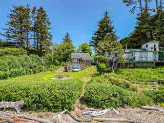 Happy Camp Beachfront Cabin - Netarts - 3