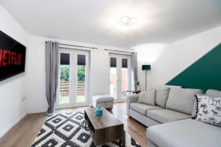 DiscountsContractorsWIFIFree ParkingSmart TV - 6