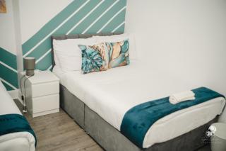 Flat in shepherd's bush - 2