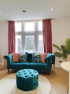 Stylish Central Apartment, families with Parking - 2