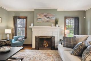 Walk to Notre Dame Harter Heights Hideaway - 2