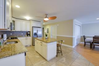 Spacious Wildwood Townhome with Covered Balcony - 1