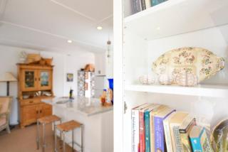 Charming Garden Cottage with Full Kitchen Walk to La Jolla Village & Beaches - 7