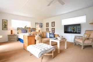 Charming Garden Cottage with Full Kitchen Walk to La Jolla Village & Beaches - 4