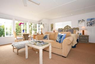 Charming Garden Cottage with Full Kitchen Walk to La Jolla Village & Beaches - 3