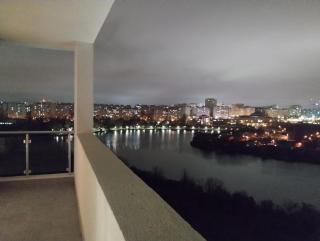 Lakeview Skyline with free parking - 0