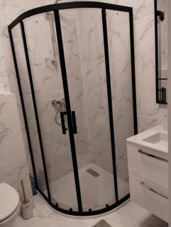 Lakeview Skyline with free parking - 5