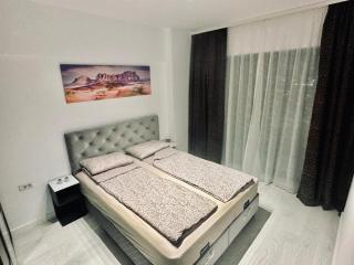 Lakeview Skyline with free parking - 3