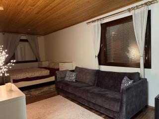 Neat studio apartment with private entrance - 0