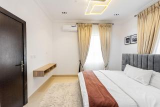 Luxury & Classy 2Bedroom Apartment - 1